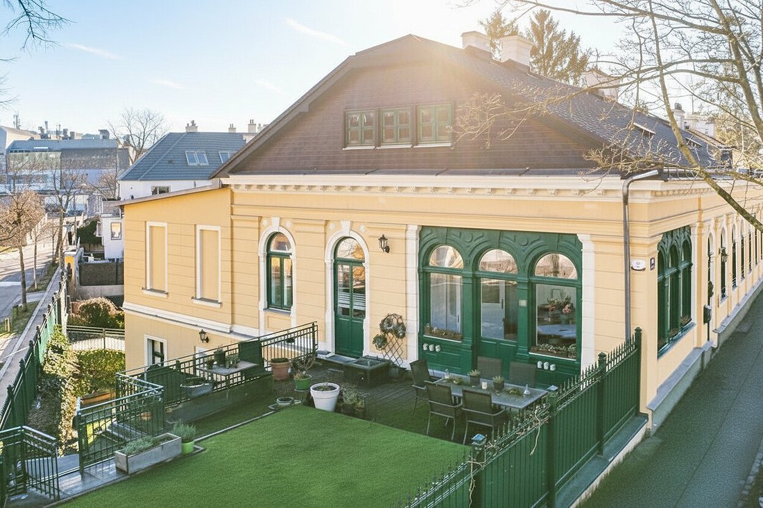 Ein Anwesen – Viele Möglichkeiten: Kernsanierte Jahrhundertwendevilla Mit Indoorpool Für Luxuriöses