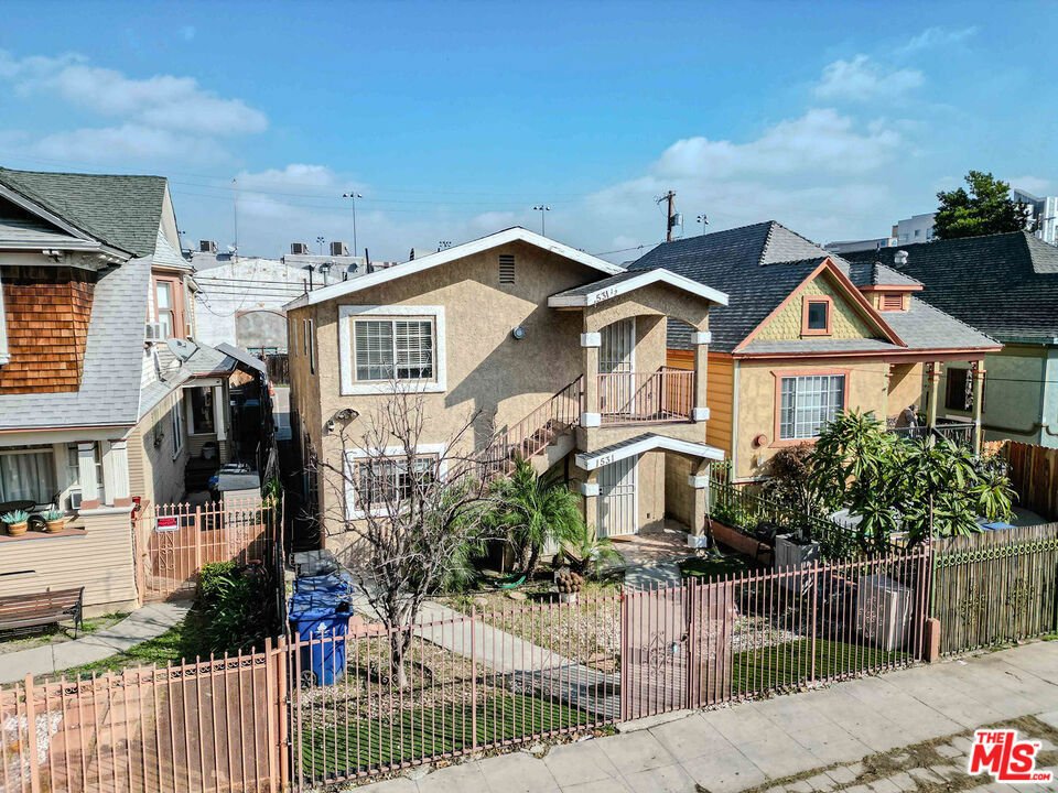 Los Angeles, California, United States 2 - 17232304