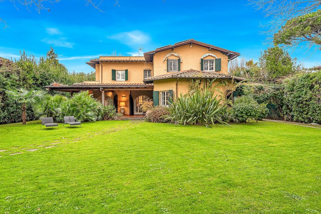 House in Center, Forte dei Marmi, Tuscany 1 - 17233688