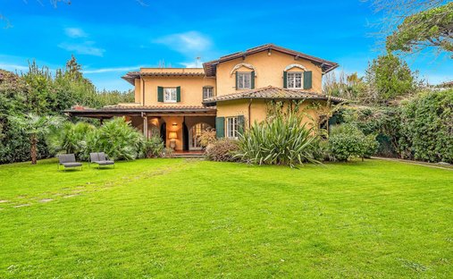 House in Center, Forte dei Marmi, Tuscany 1