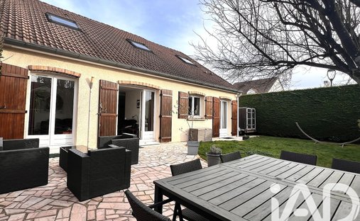 House in Forêts-Champs, Ozoir-la-Ferriere, France 1