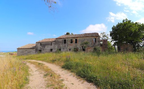 Maisons de campagne à Cupra Marittima, Marches, Italie 1