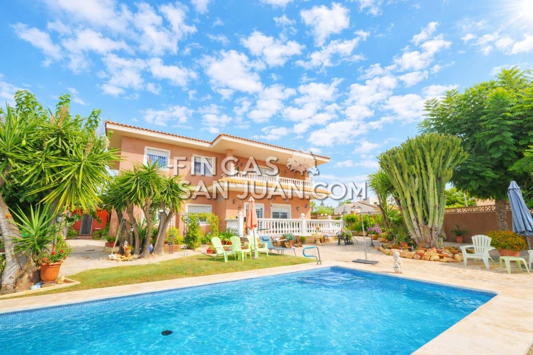 Chalet in Mutxamel, Valencian Community, Spain 1 - 16254356