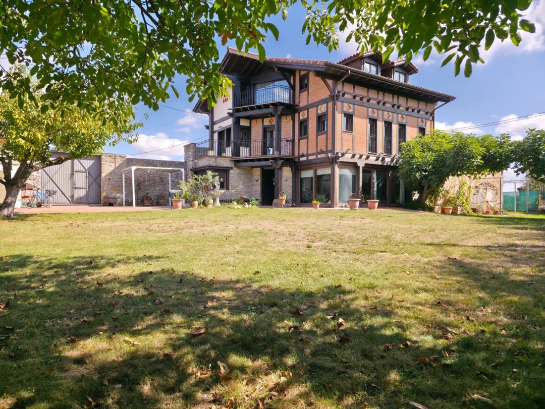 Chalet in Vitoria-Gasteiz, Basque Country, Spain 1 - 17234098