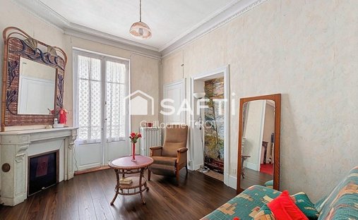 17th C. Chateau (With A Section Dedicated To Events) And 5 Acres In Centre Of France