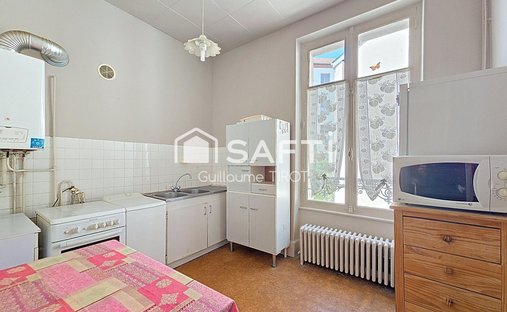 17th C. Chateau (With A Section Dedicated To Events) And 5 Acres In Centre Of France