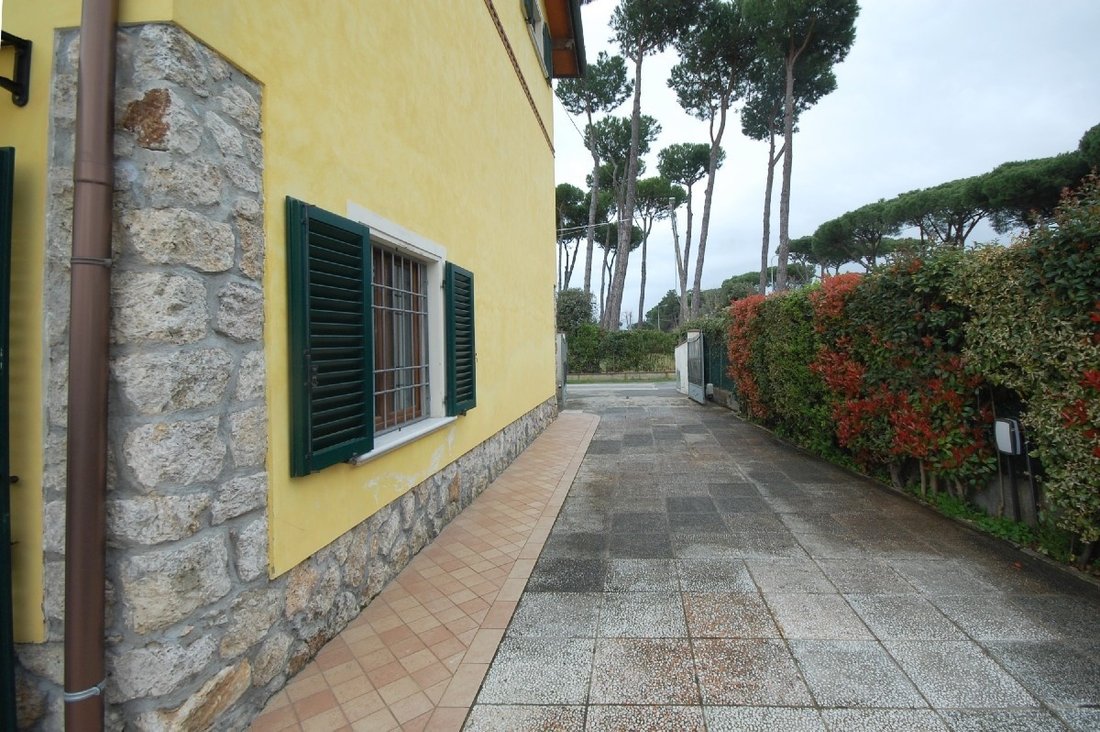 House in Pietrasanta, Tuscany, Italy 2 - 17234713