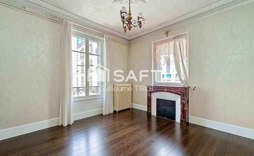 17th C. Chateau (With A Section Dedicated To Events) And 5 Acres In Centre Of France