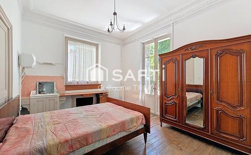 17th C. Chateau (With A Section Dedicated To Events) And 5 Acres In Centre Of France