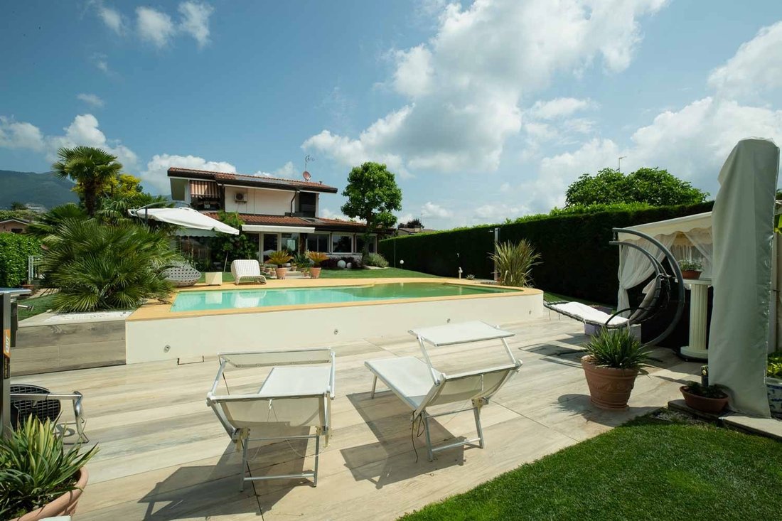 Villa in Molteno, Lombardy, Italy 1 - 17236140