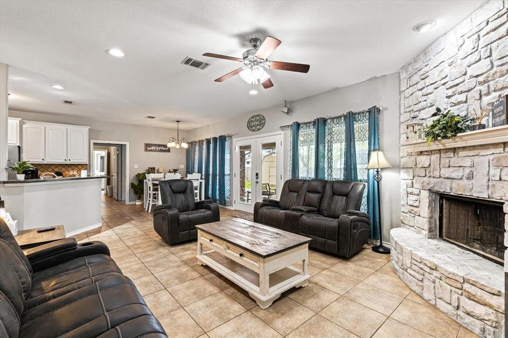 House in Granbury, Texas, United States 5 - 17236581
