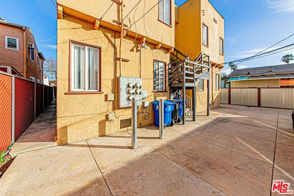 Los Angeles, California, United States 4 - 17236286
