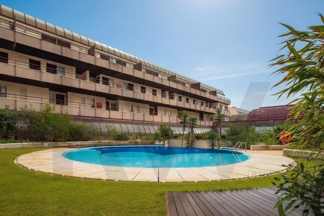 Apartment in Estoril, Cascais e Estoril, Lisbon 3 - 17238344