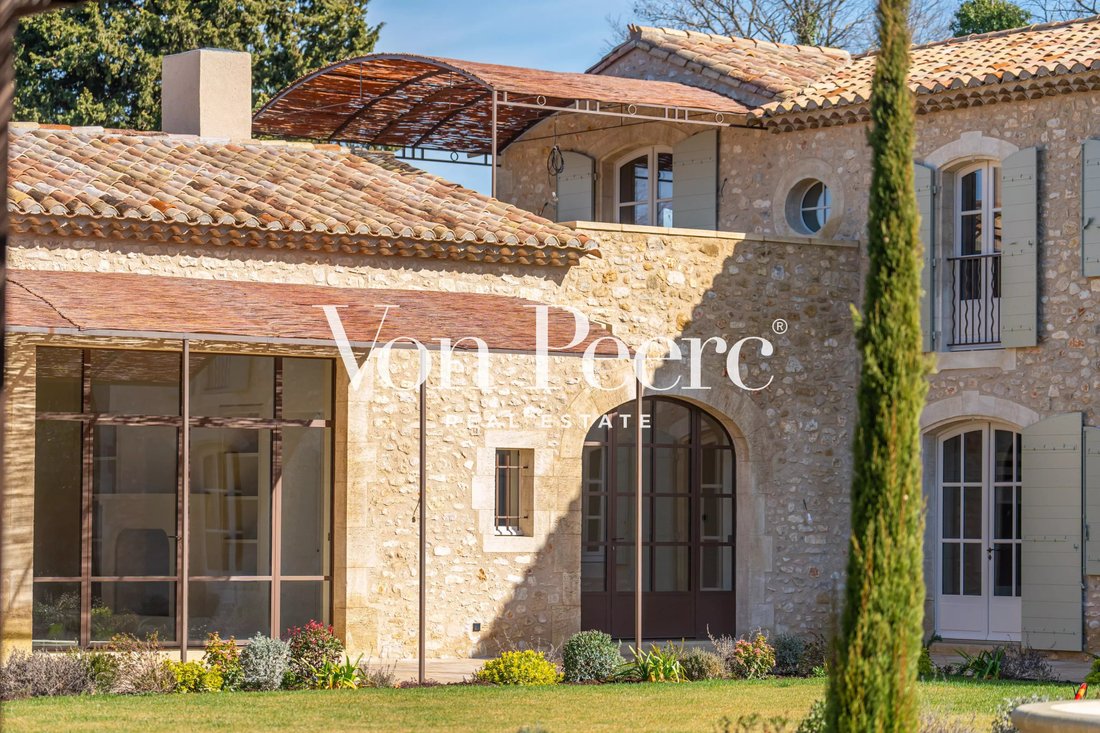 Country House in Saint-Rémy-de-Provence, Provence-Alpes-Côte d'Azur, France 2 - 13187556