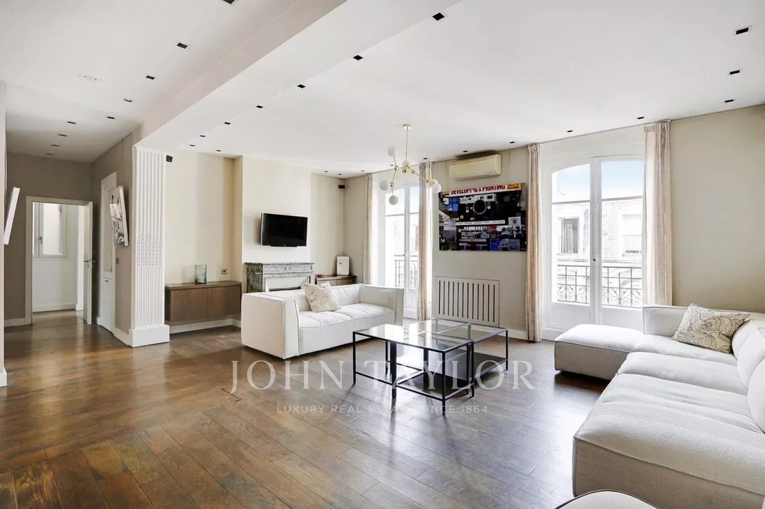 Apartment in Triangle d'Or, Paris 8e Arrondissement, Paris 2 - 17235447