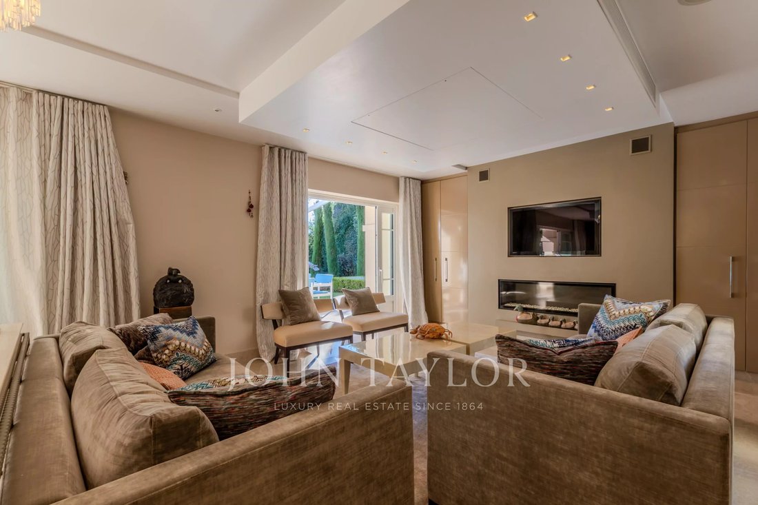 Villa in Antibes, Provence-Alpes-Côte d'Azur, France 4 - 17235126