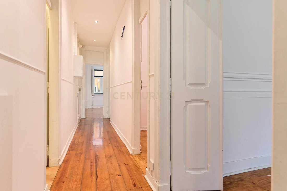 Apartment in Arroios, Lisbon, Portugal 2 - 17233659
