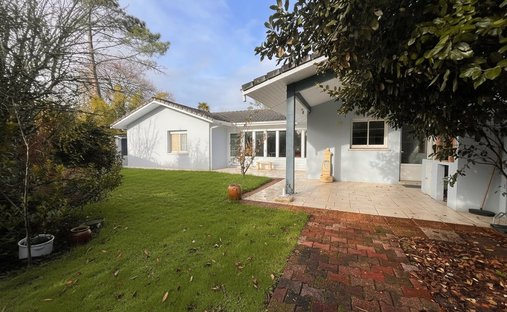 Villa in Sud Est, Andernos-les-Bains, France 1