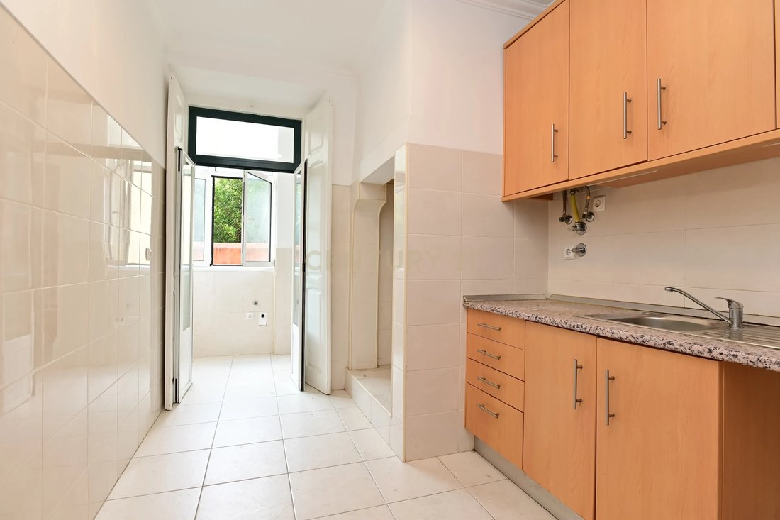 Apartment in Arroios, Lisbon, Portugal 5 - 17233659
