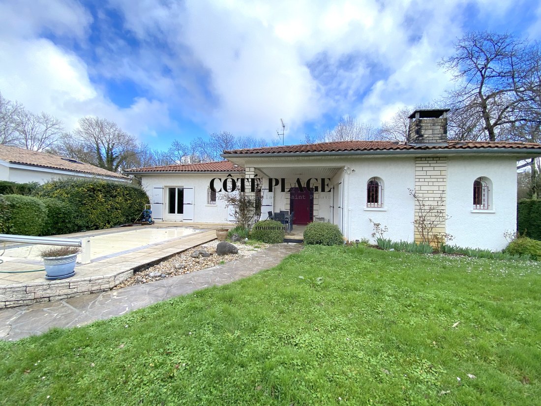 House in Saint-Sulpice-de-Royan, Nouvelle-Aquitaine, France 1 - 17235256