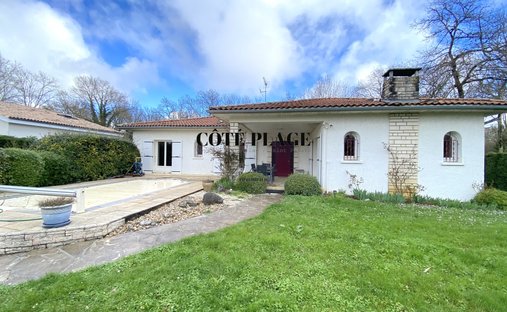 House in Saint-Sulpice-de-Royan, Nouvelle-Aquitaine, France 1