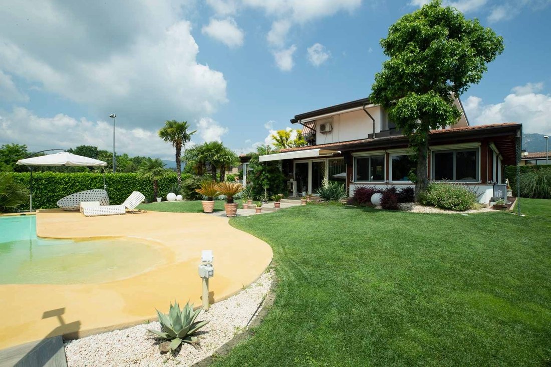 Villa in Molteno, Lombardy, Italy 4 - 17236140