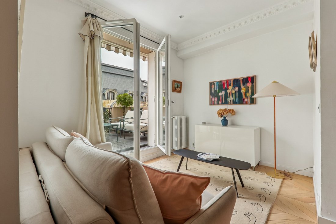 Apartment in Elysées-Madeleine, Paris 8e Arrondissement, Paris 2 - 17237916