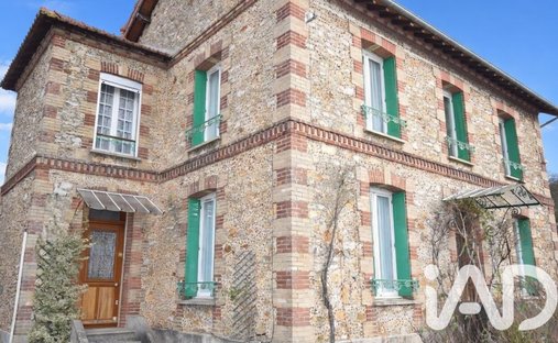 House in Verneuil-l'Etang, Ile-de-France, France 1