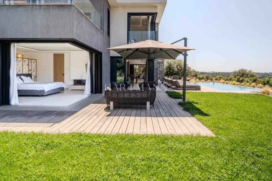 Villa in Le Rouret, Provence-Alpes-Côte d'Azur, France 4 - 17235424