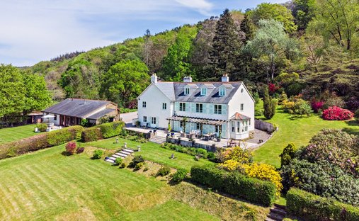 House in Ottery Saint Mary, England 1
