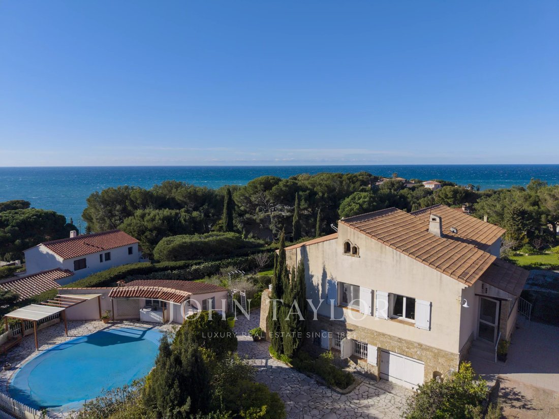 Villa in Beaucours-La Gorguette-La Morvenede, Sanary-sur-Mer, France 1 - 17235476