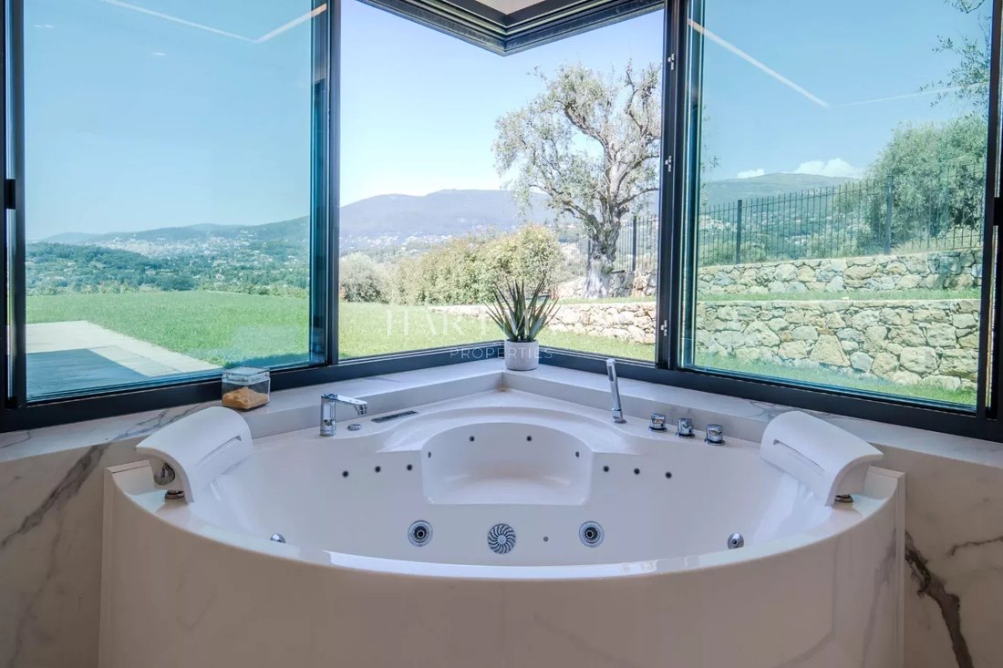 Villa in Le Rouret, Provence-Alpes-Côte d'Azur, France 5 - 17235424