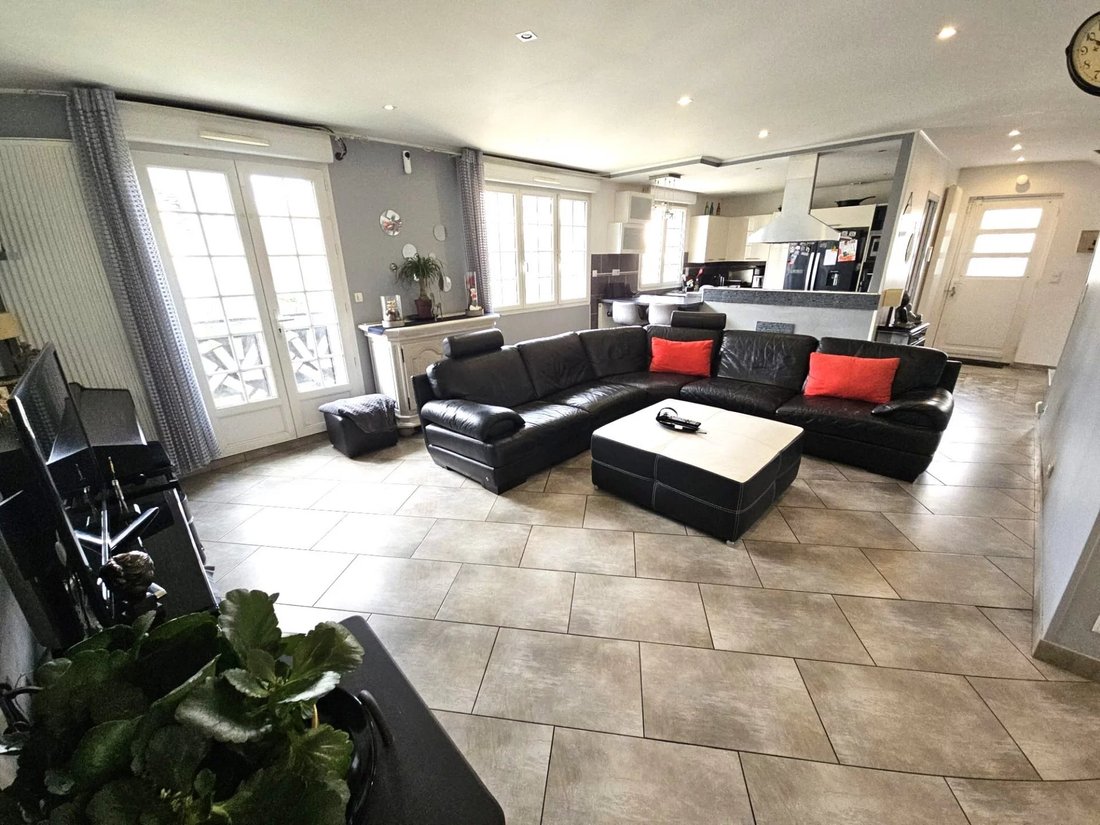 House in Ormesson-sur-Marne, Ile-de-France, France 1 - 17237403