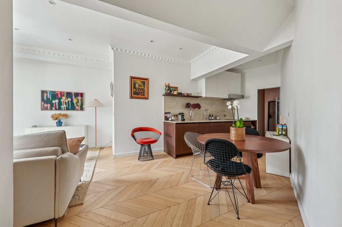 Apartment in Elysées-Madeleine, Paris 8e Arrondissement, Paris 4 - 17237916