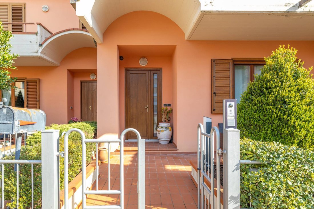 Apartment in Stadium - Piazza della Repubblica, Montevarchi, Italy 2 - 17237714