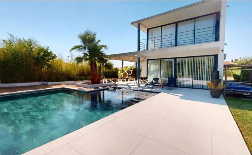 House in Est, Gemenos, France 1