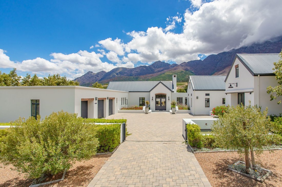 Secureguard Estate Stylish Home In Secure Estate In Franschhoek, Western Cape, South ...