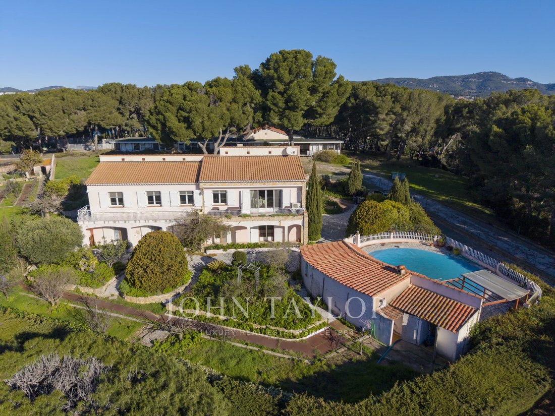 Villa in Beaucours-La Gorguette-La Morvenede, Sanary-sur-Mer, France 5 - 17235476