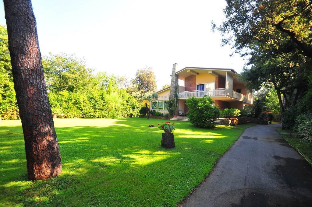 Villa in Pietrasanta, Tuscany, Italy 2 - 17234767