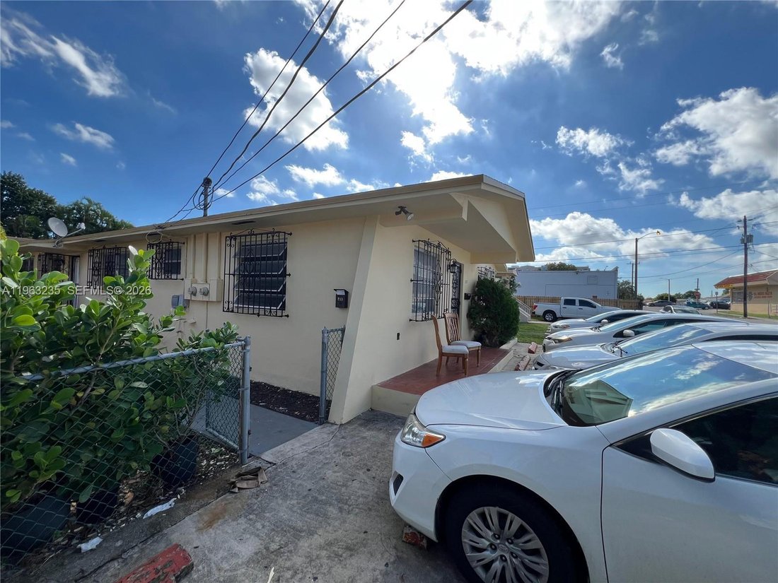 House in Miami, Florida, United States 3 - 17235938