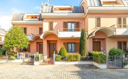 Appartement à Stade - Piazza della Repubblica, Montevarchi, Italie 1