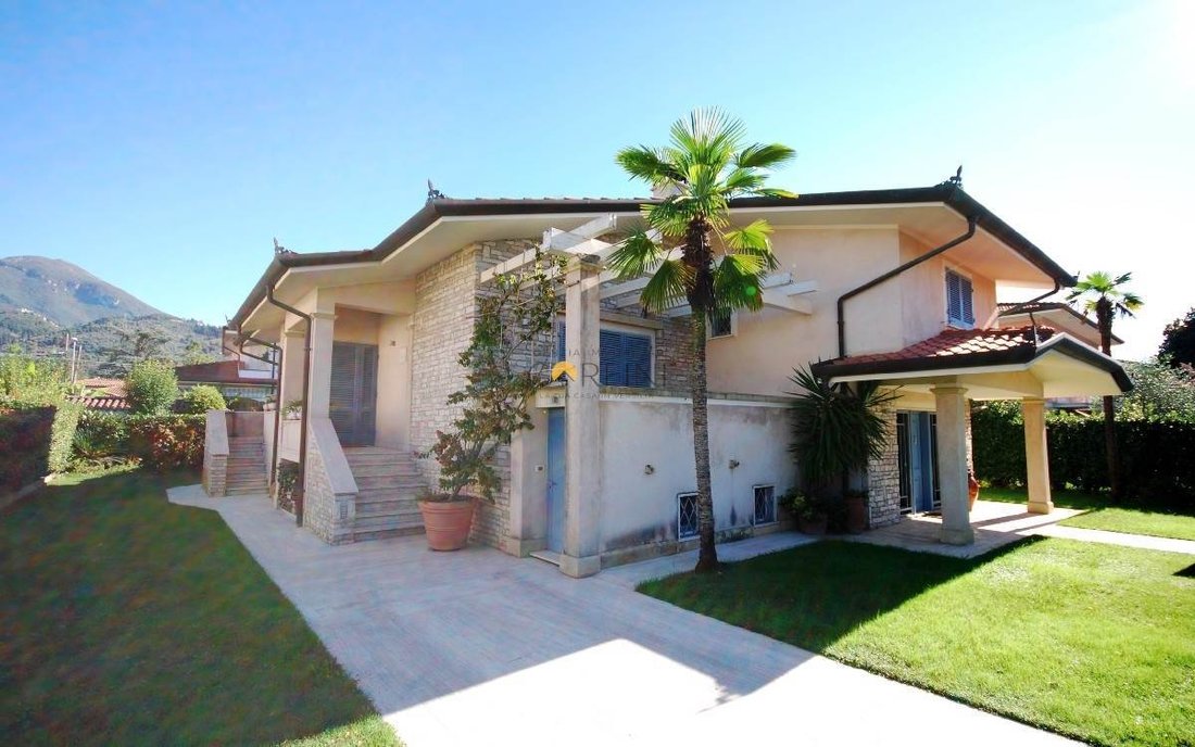 Villa a Camaiore, Toscana, Italia 1 - 17234733