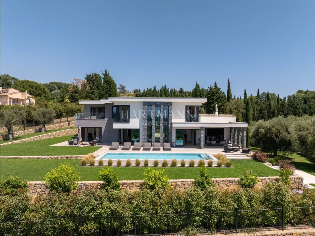 Villa in Le Rouret, Provence-Alpes-Côte d'Azur, France 1 - 17235424