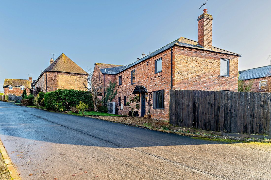 House in Caynham, England 5 - 17234754
