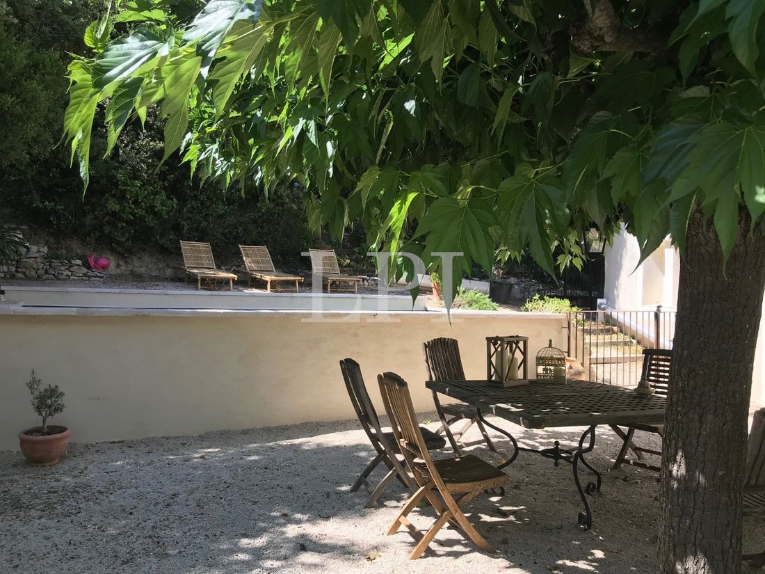 House in Saint-Saturnin-lès-Apt, Provence-Alpes-Côte d'Azur, France 5 - 17235261