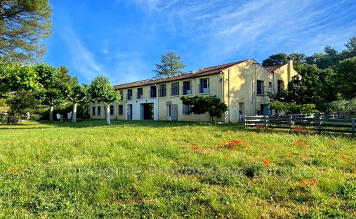 Villa in Villecroze, Provence-Alpes-Côte d'Azur, France 1