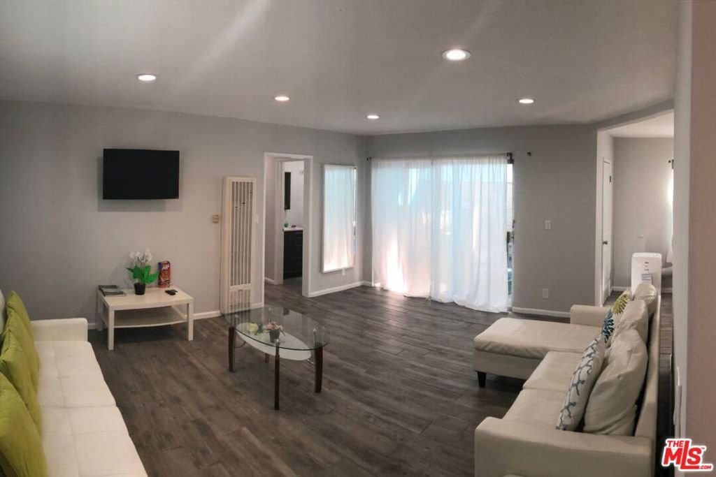 Los Angeles, California, United States 1 - 17236302