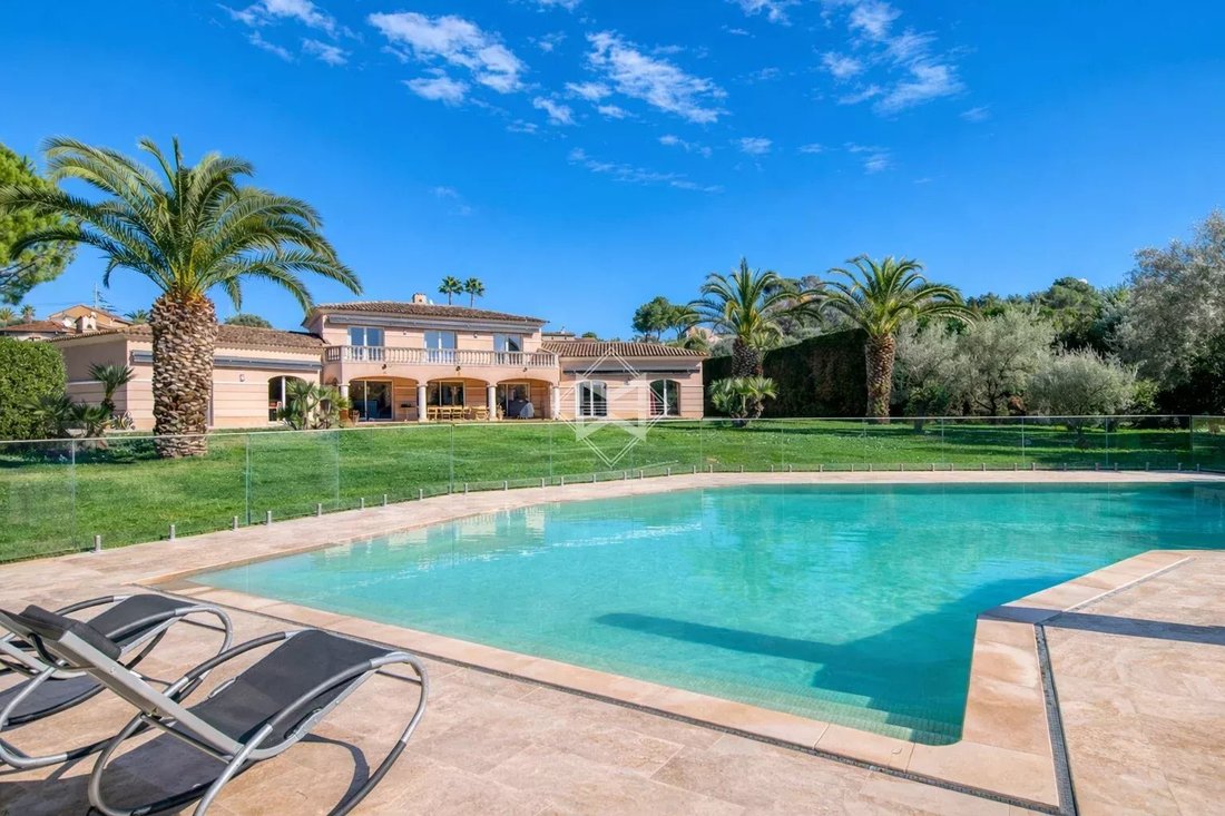 Villa in Mougins, Provence-Alpes-Côte d'Azur, France 2 - 17235455