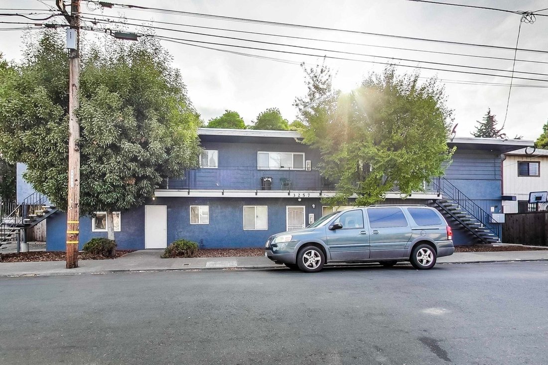 Oakland, California, United States 2 - 17236368