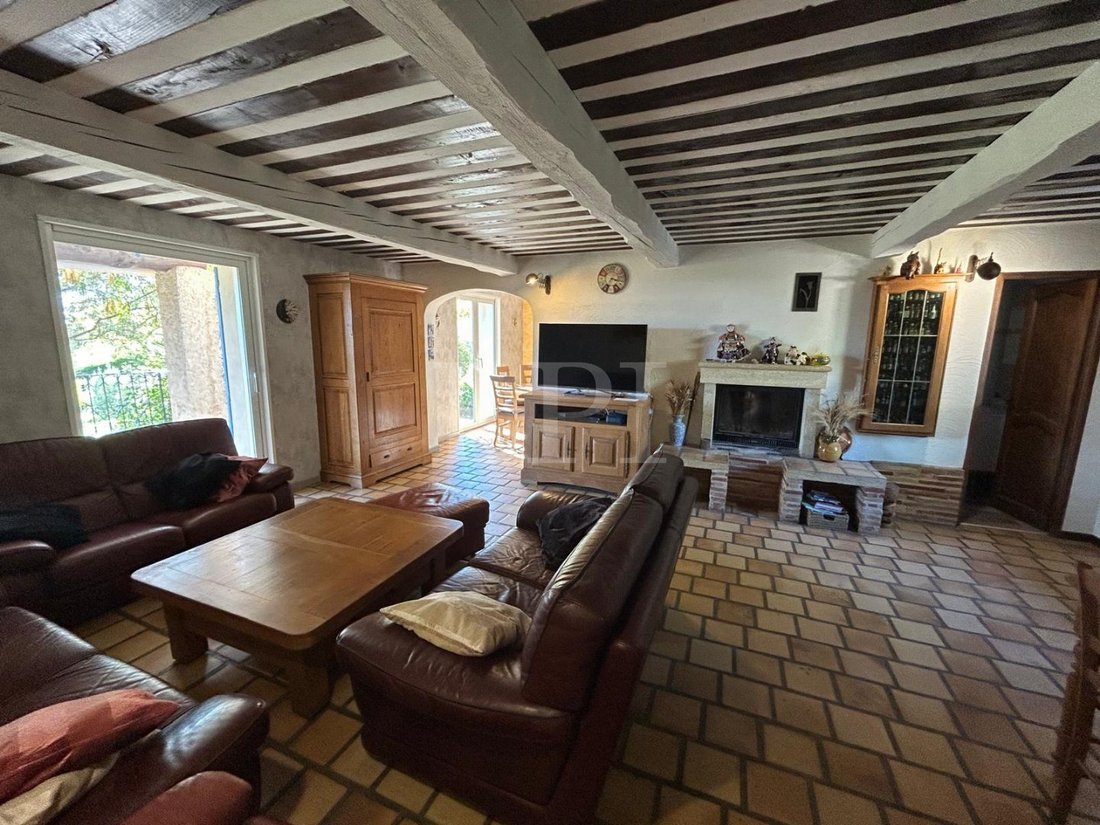 House in Saint-Saturnin-lès-Apt, Provence-Alpes-Côte d'Azur, France 2 - 17235280